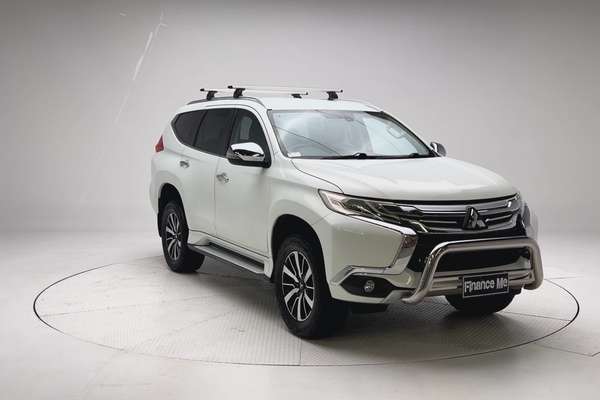 2016 Mitsubishi Pajero Sport GLS QE thumb-4