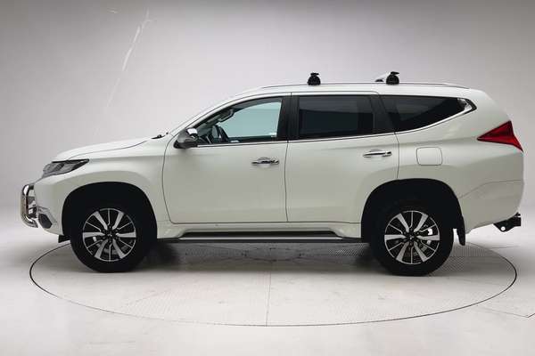 2016 Mitsubishi Pajero Sport GLS QE thumb-7