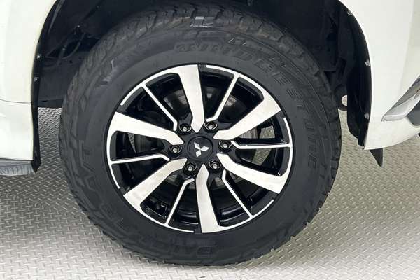 2016 Mitsubishi Pajero Sport GLS QE thumb-9