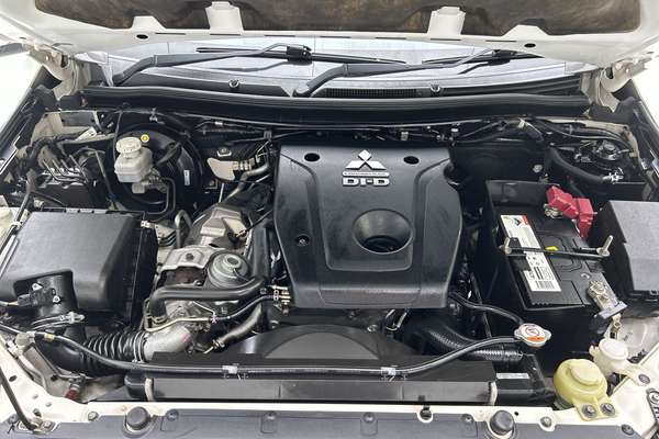 2016 Mitsubishi Pajero Sport GLS QE thumb-10