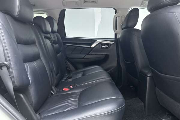 2016 Mitsubishi Pajero Sport GLS QE thumb-11