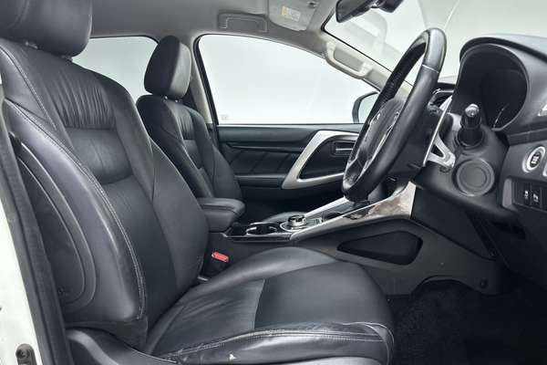 2016 Mitsubishi Pajero Sport GLS QE thumb-12
