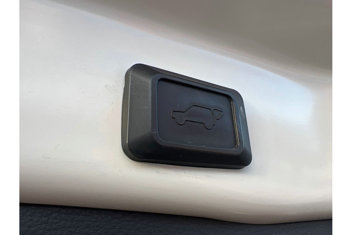 2020 Toyota RAV4 Cruiser AXAH52R image 9