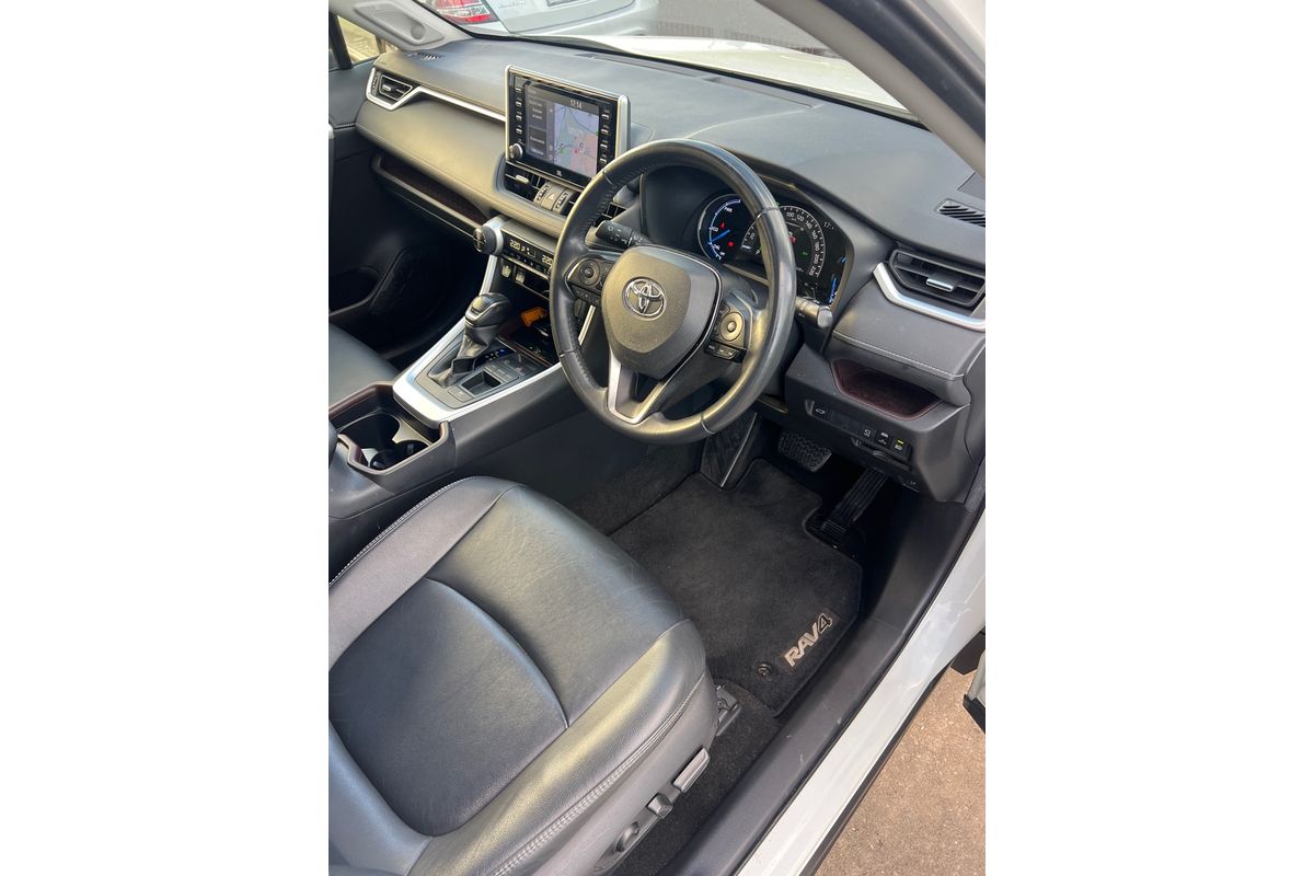 2020 Toyota RAV4 Cruiser AXAH52R image 11