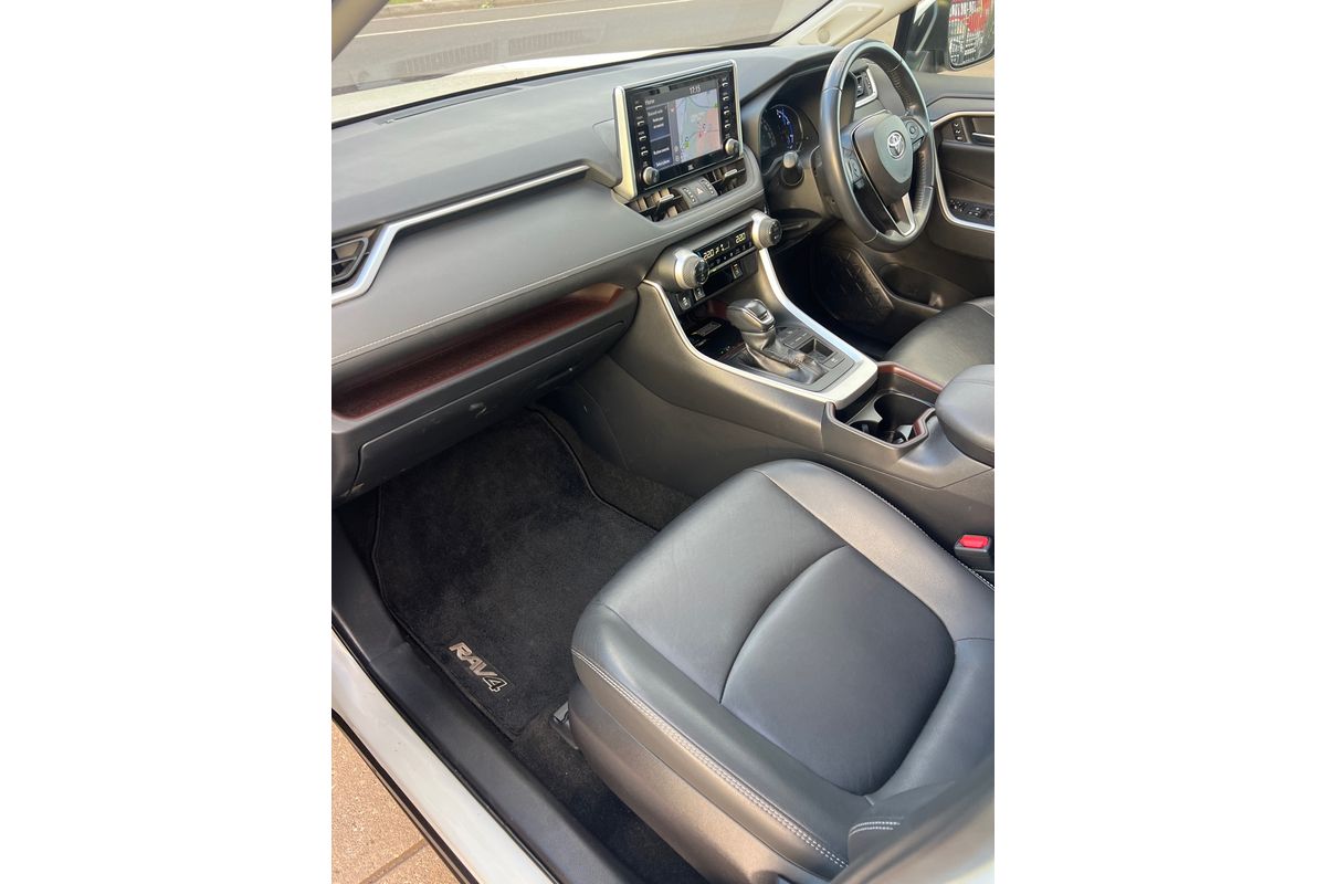 2020 Toyota RAV4 Cruiser AXAH52R image 13