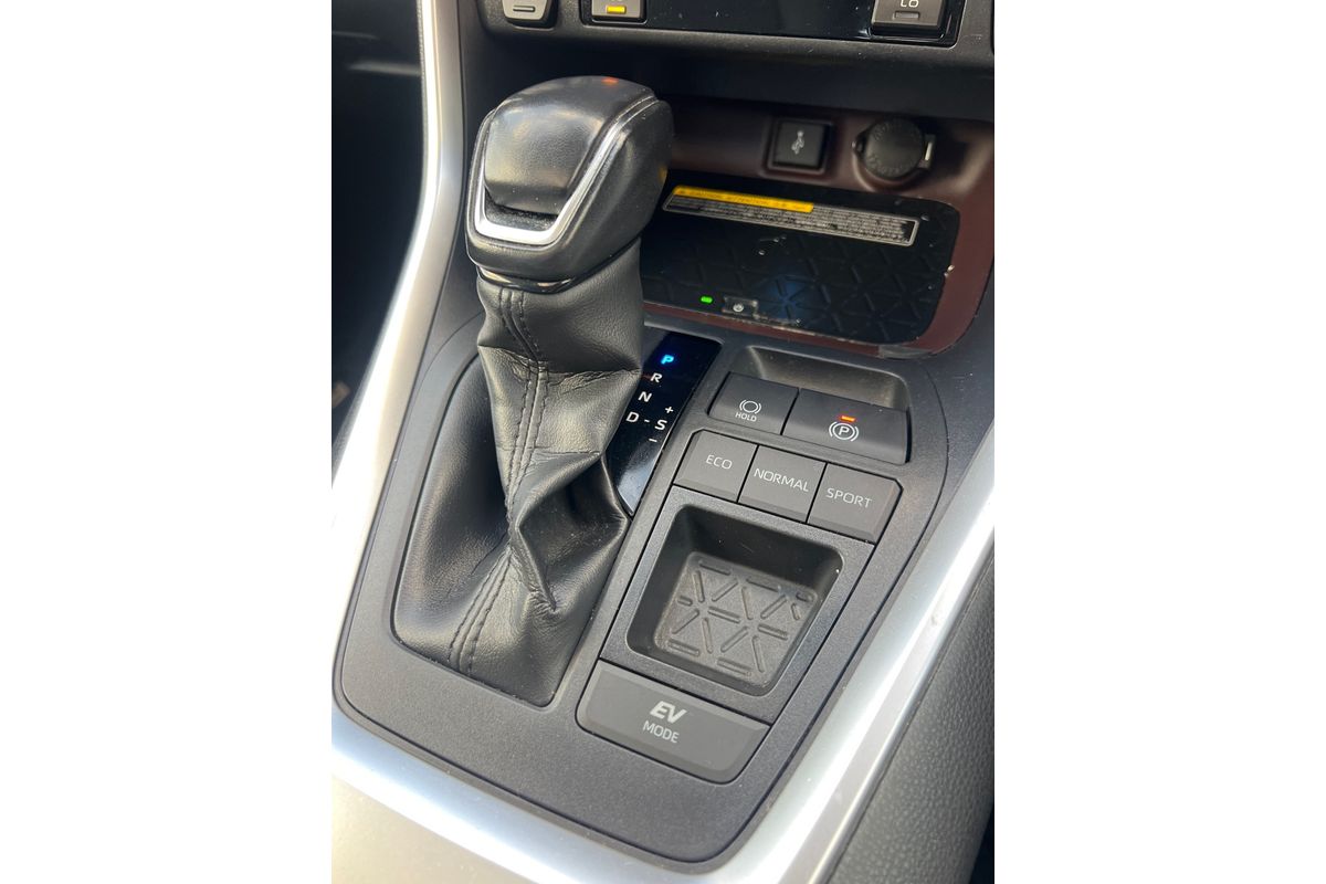 2020 Toyota RAV4 Cruiser AXAH52R image 21