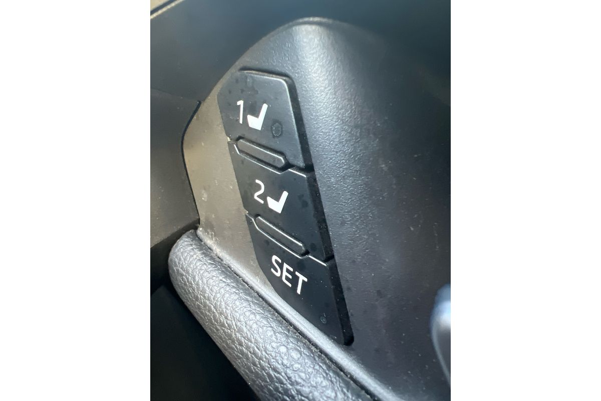 2020 Toyota RAV4 Cruiser AXAH52R image 24