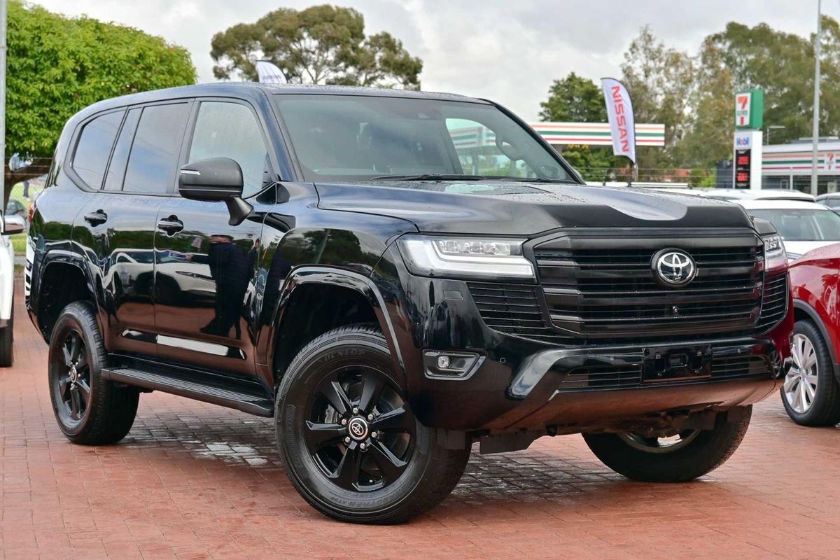 2022 Toyota Landcruiser Sahara FJA300R