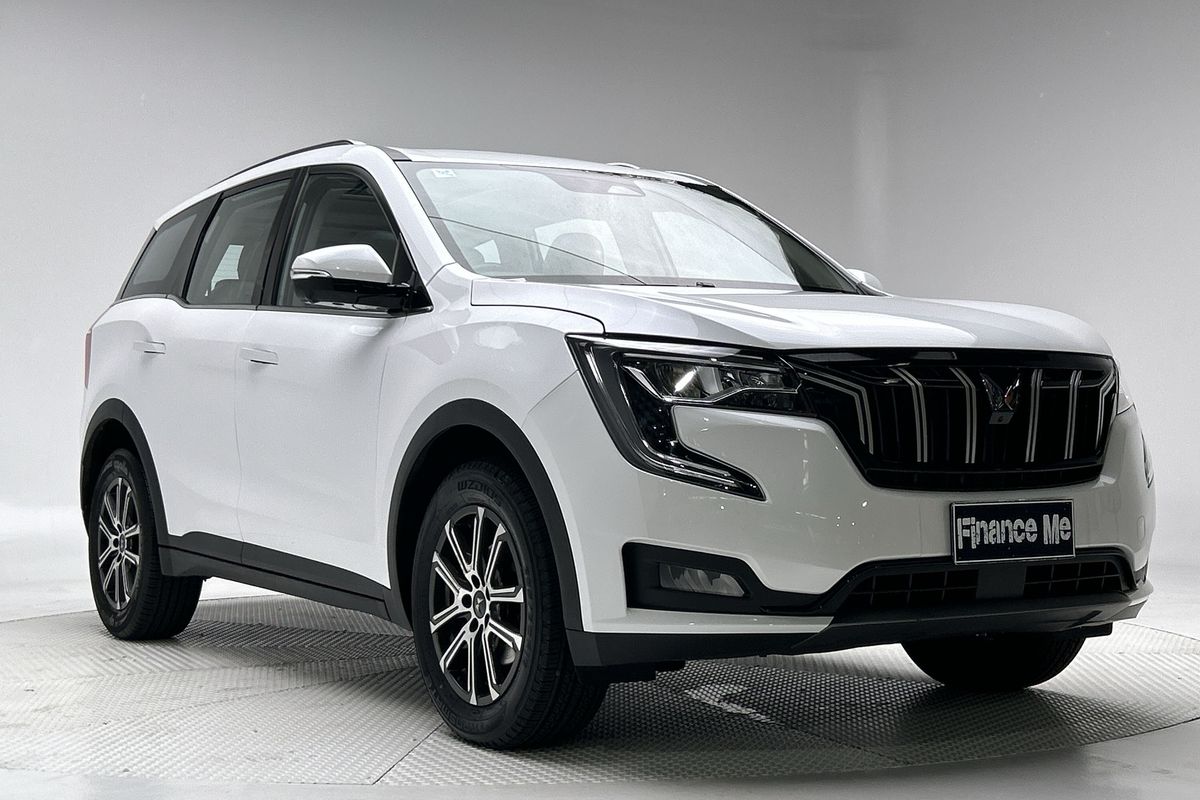 2024 Mahindra XUV700 AX7L