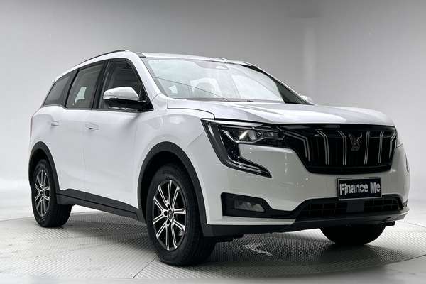 2024 Mahindra XUV700 AX7L