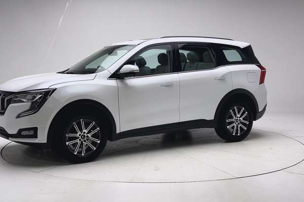 2024 Mahindra XUV700 AX7L thumb-3