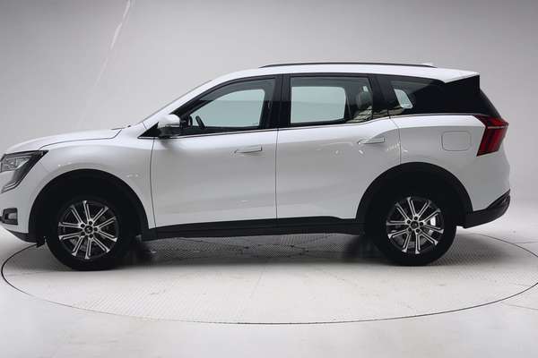 2024 Mahindra XUV700 AX7L thumb-4