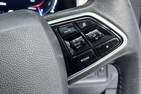 2024 Mahindra XUV700 AX7L thumb-17