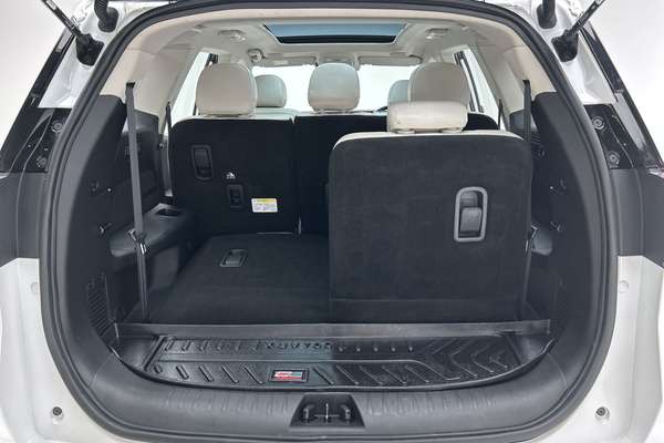 2024 Mahindra XUV700 AX7L thumb-20