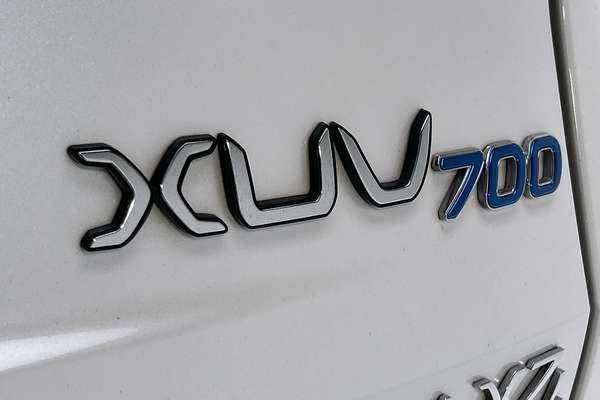 2024 Mahindra XUV700 AX7L thumb-21