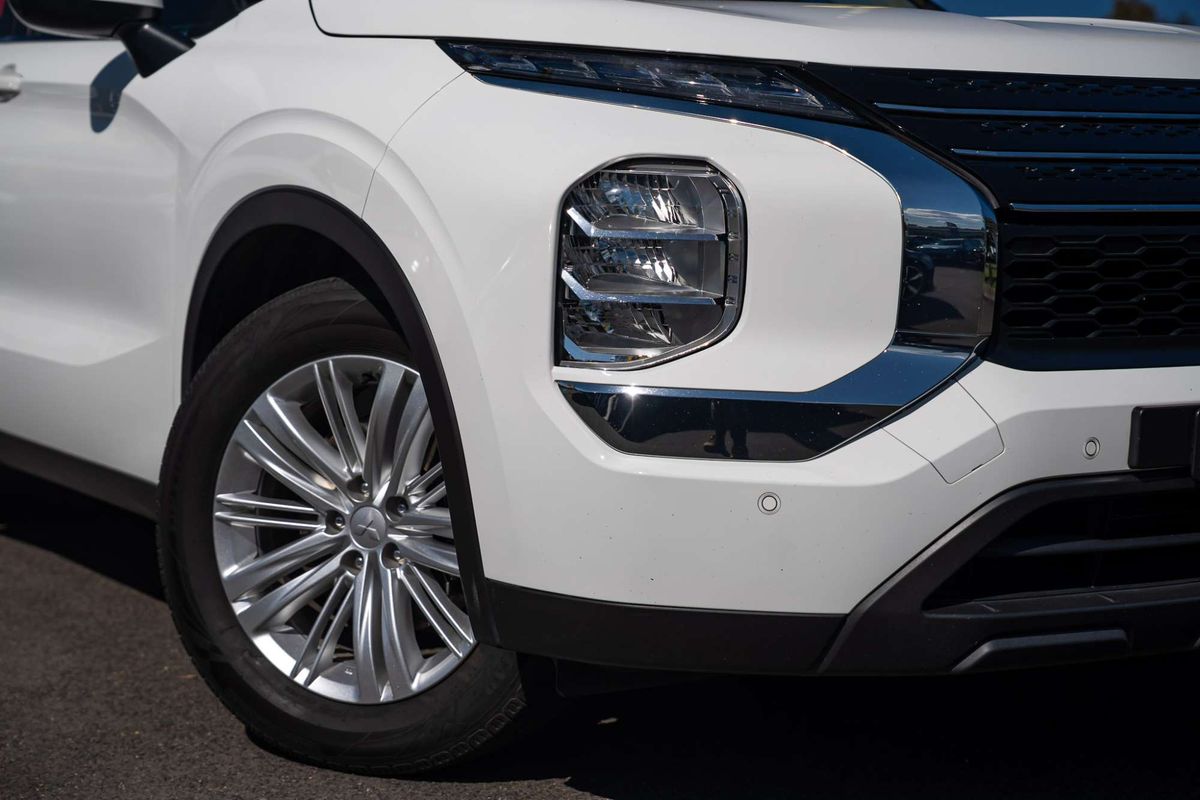 2022 Mitsubishi Outlander ES ZM