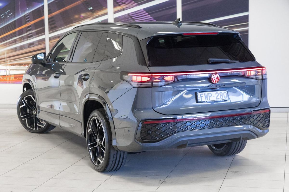 2025 Volkswagen Tayron 195TSI R-Line R4 image 2