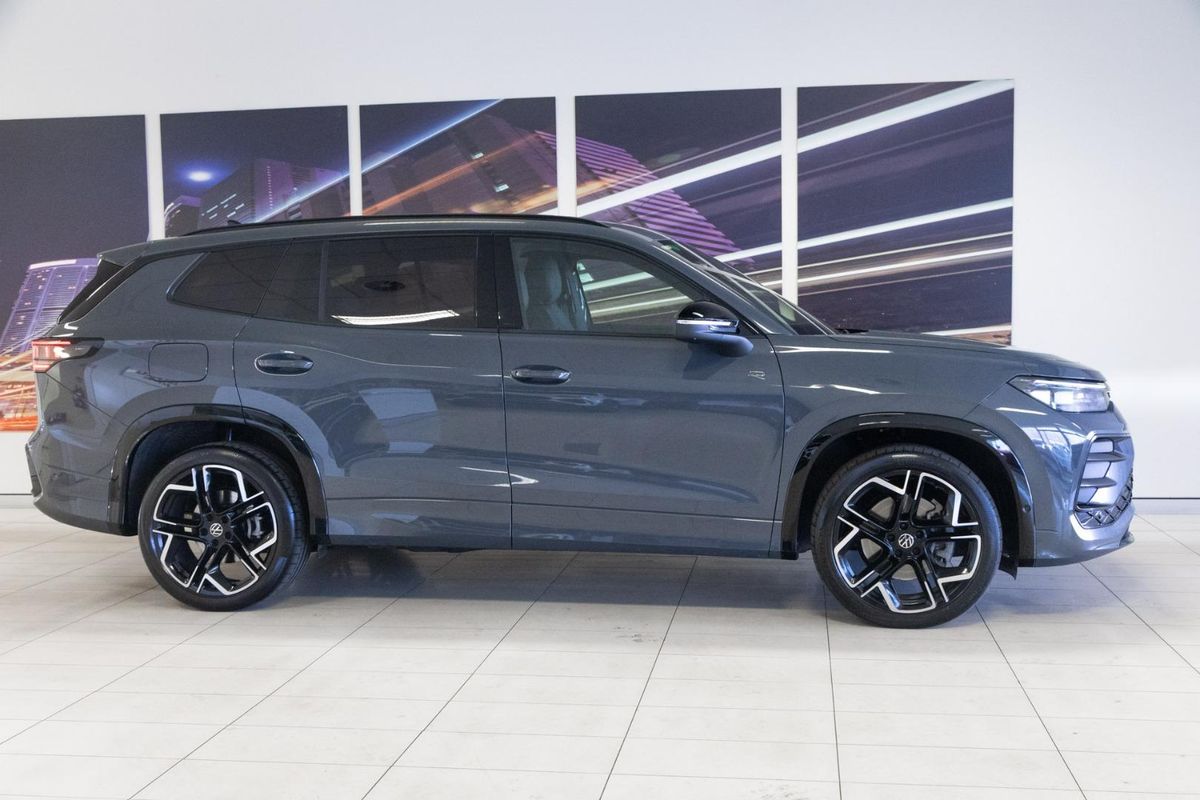 2025 Volkswagen Tayron 195TSI R-Line R4 image 3