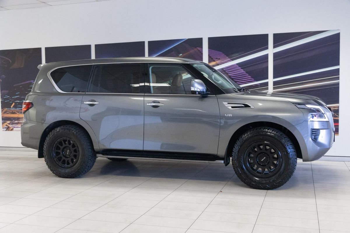 2023 Nissan Patrol Ti Y62 image 3