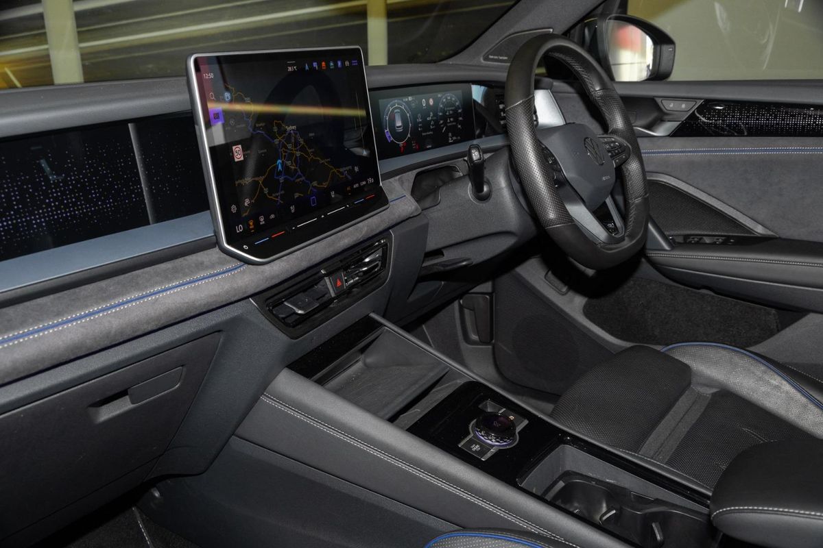 2025 Volkswagen Tayron 195TSI R-Line R4 image 8