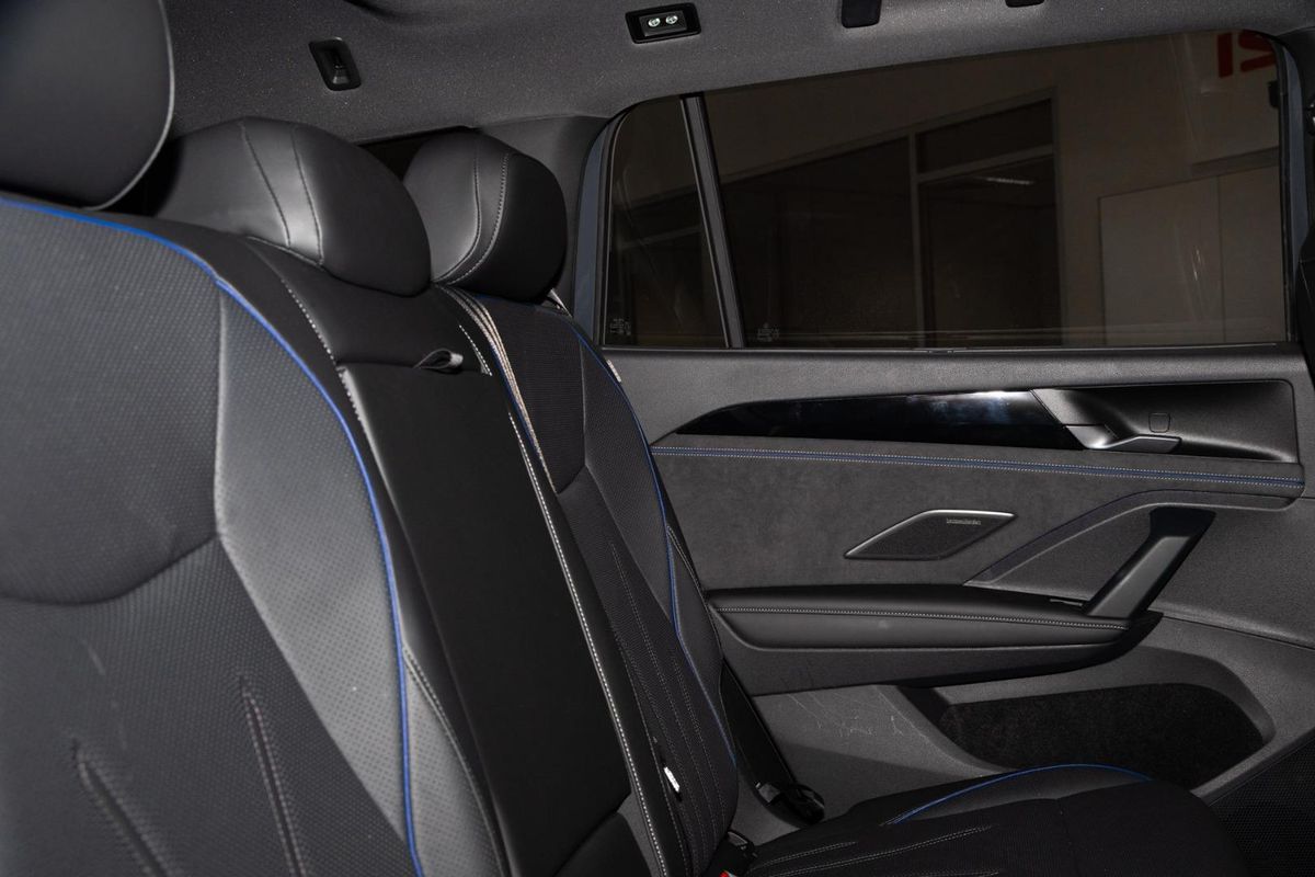 2025 Volkswagen Tayron 195TSI R-Line R4 image 9