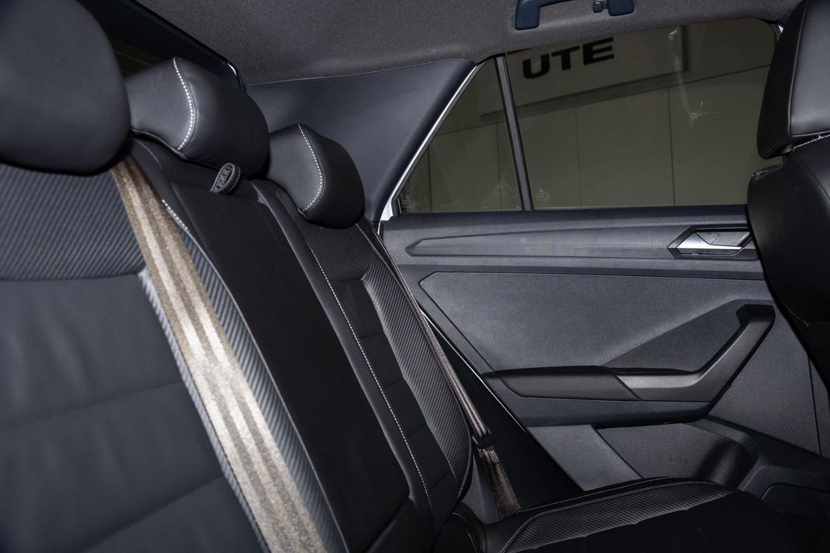 2025 Volkswagen T-Roc 140TSI R-Line D11 image 9