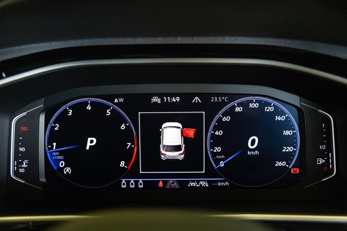 2025 Volkswagen T-Roc 140TSI R-Line D11 image 13