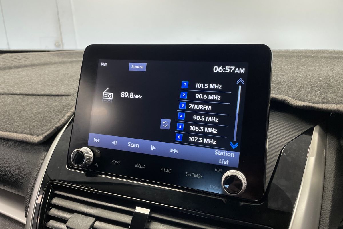 2022 Mitsubishi YB