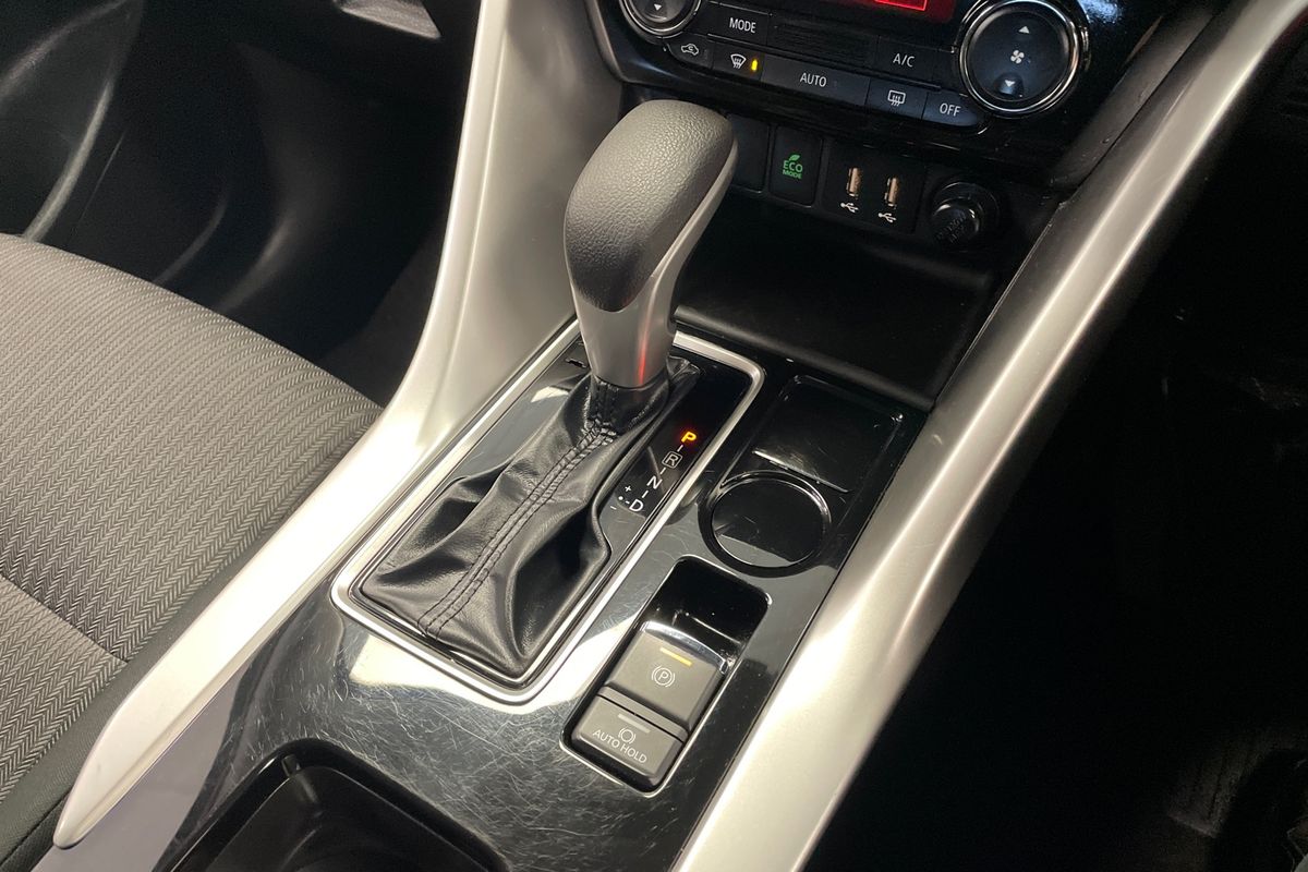 2022 Mitsubishi YB