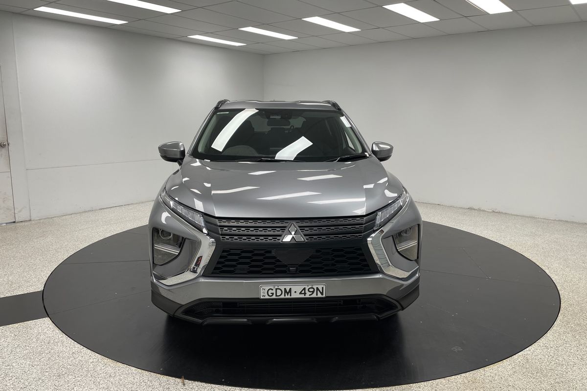 2022 Mitsubishi YB