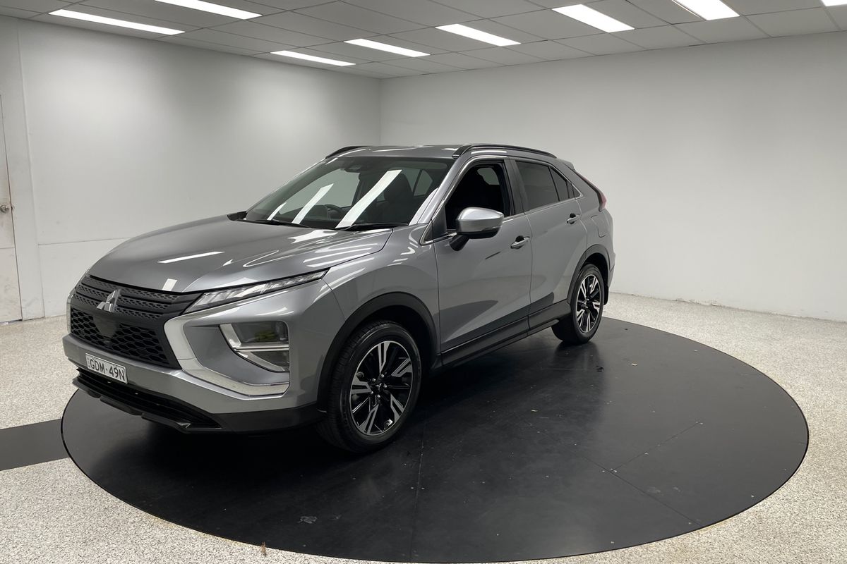 2022 Mitsubishi YB