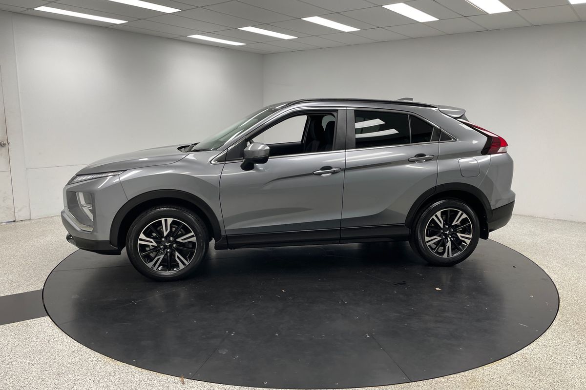 2022 Mitsubishi YB