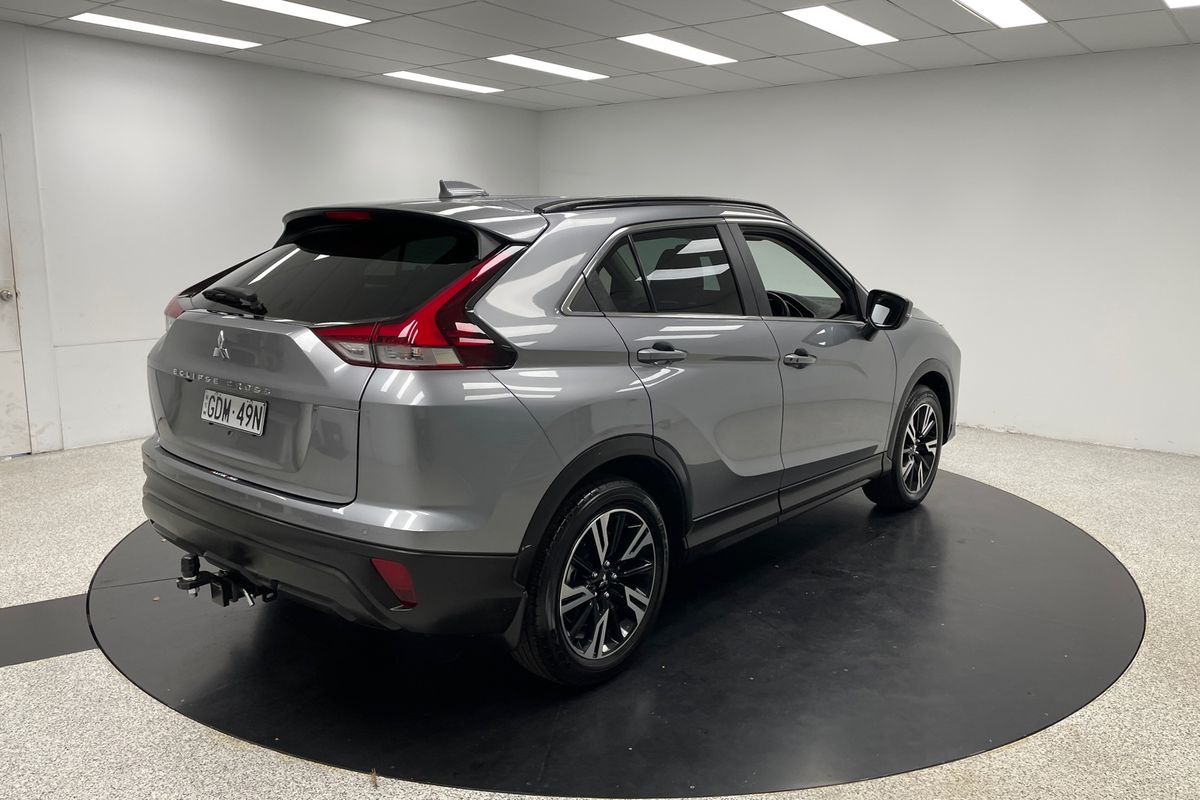 2022 Mitsubishi YB
