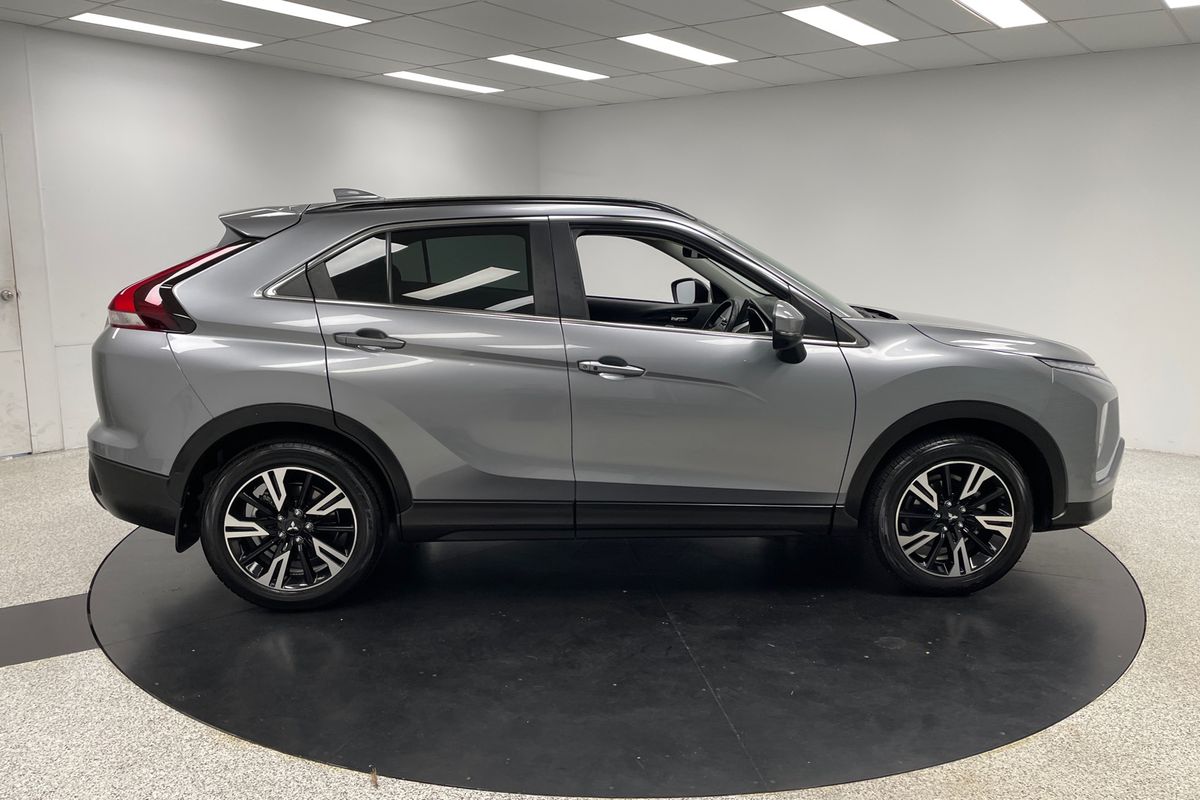2022 Mitsubishi YB