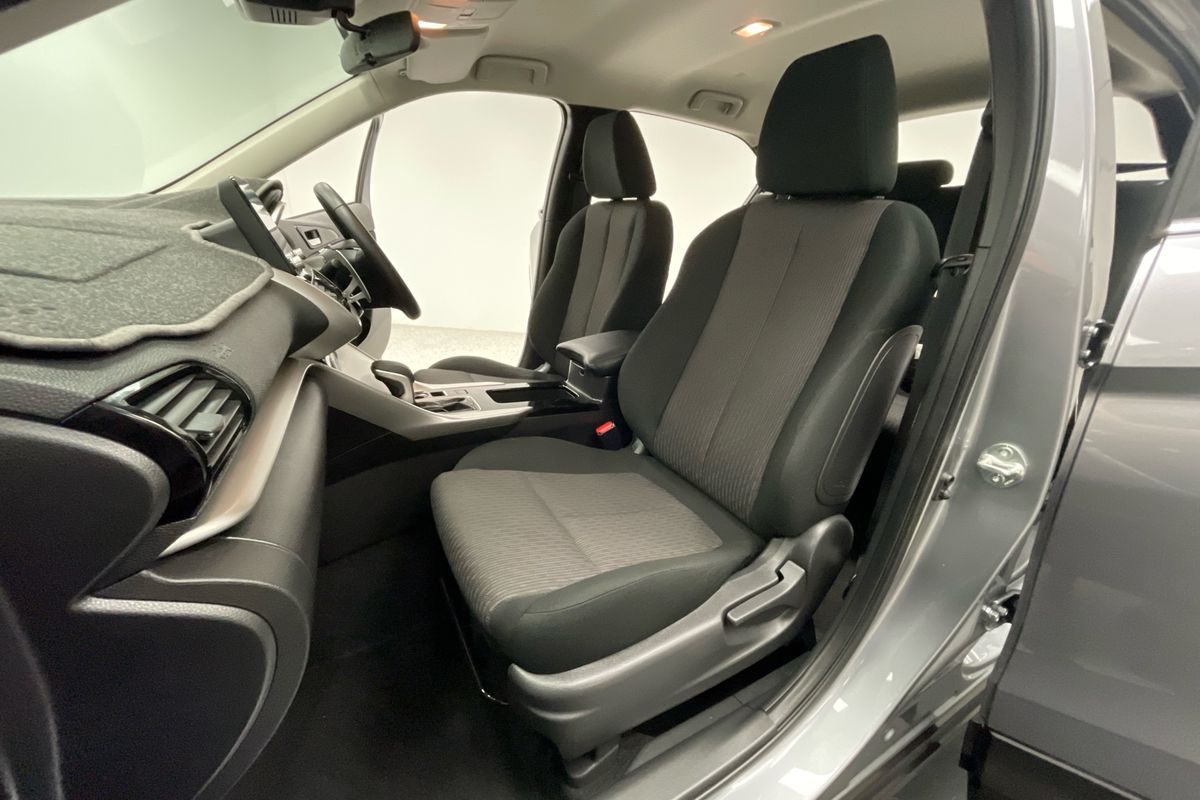 2022 Mitsubishi YB