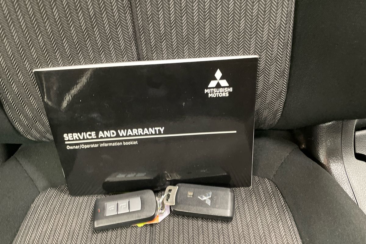 2022 Mitsubishi YB
