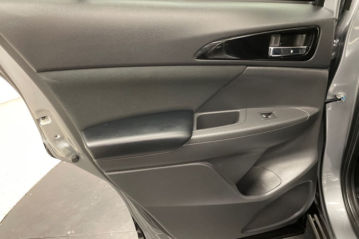 2022 Mitsubishi YB