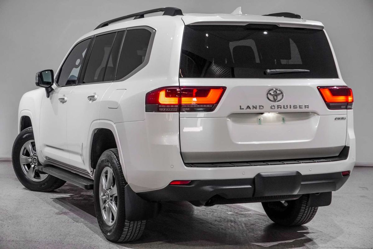 2024 Toyota Landcruiser Sahara FJA300R