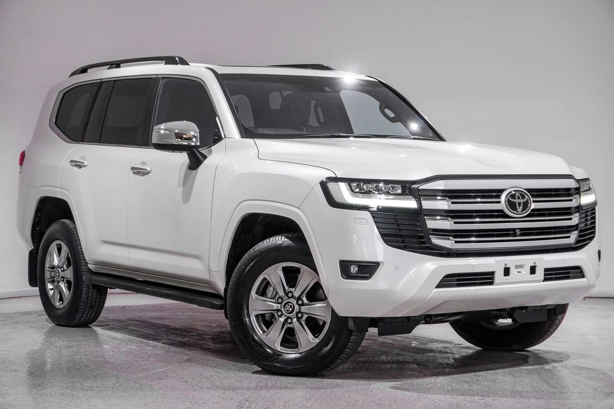 2024 Toyota Landcruiser Sahara FJA300R