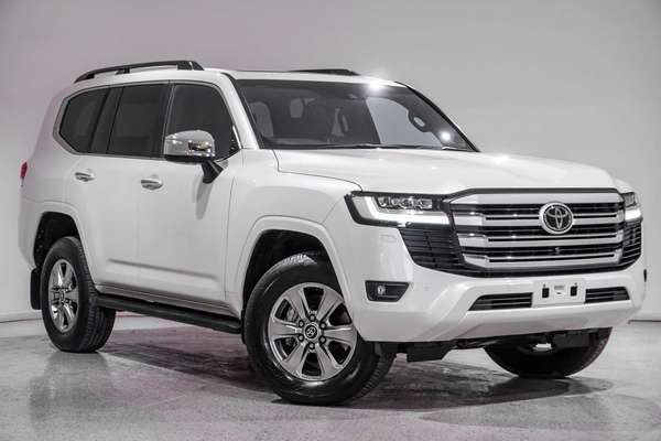 2024 Toyota Landcruiser Sahara FJA300R