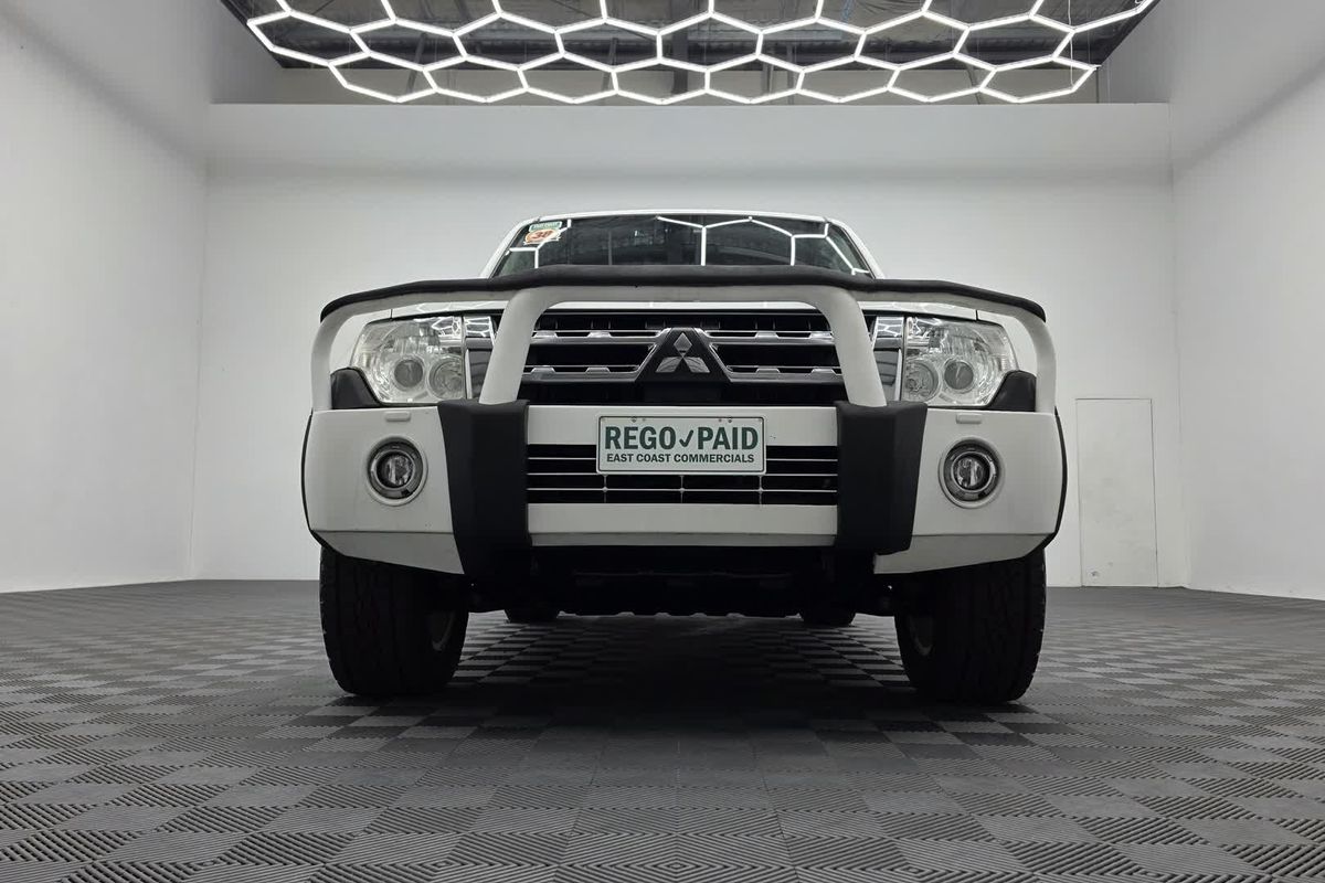 2014 Mitsubishi Pajero Exceed NW
