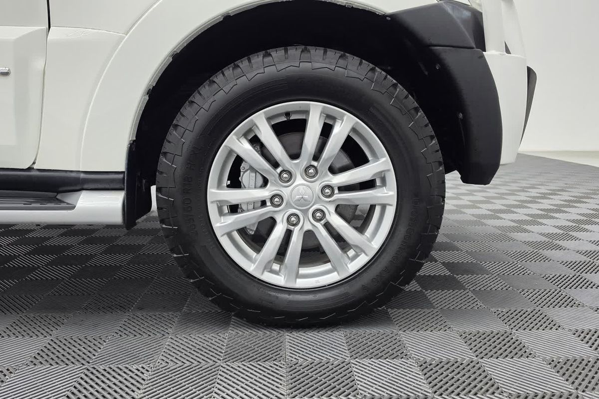 2014 Mitsubishi Pajero Exceed NW
