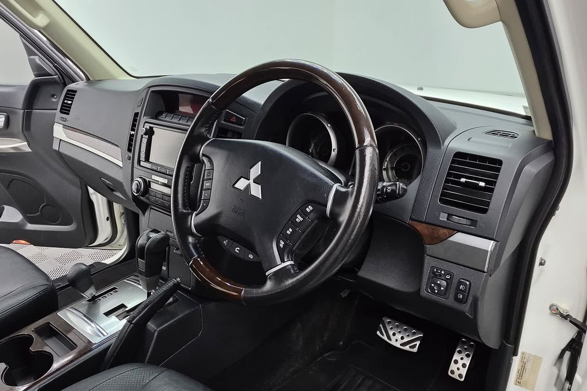 2014 Mitsubishi Pajero Exceed NW