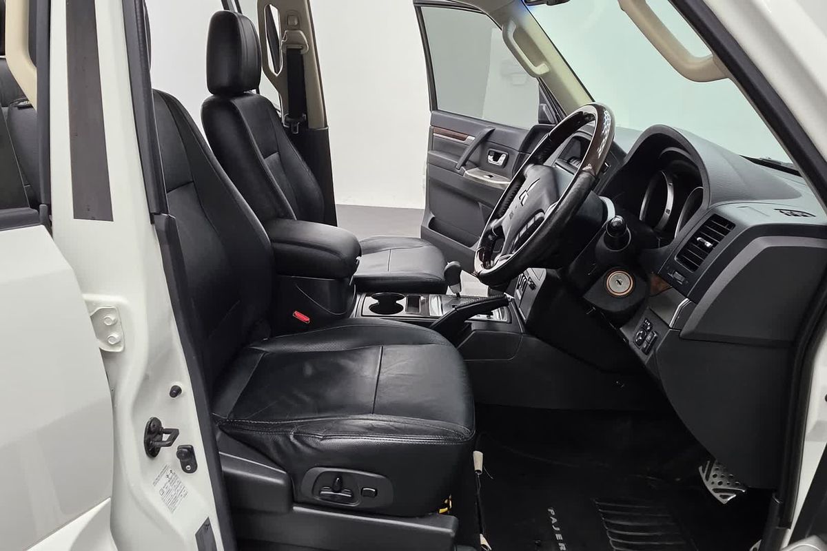 2014 Mitsubishi Pajero Exceed NW