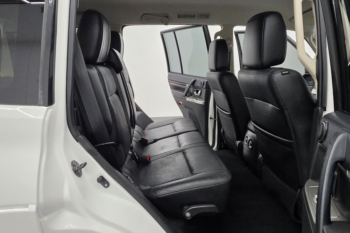 2014 Mitsubishi Pajero Exceed NW