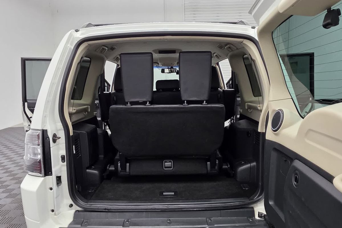 2014 Mitsubishi Pajero Exceed NW