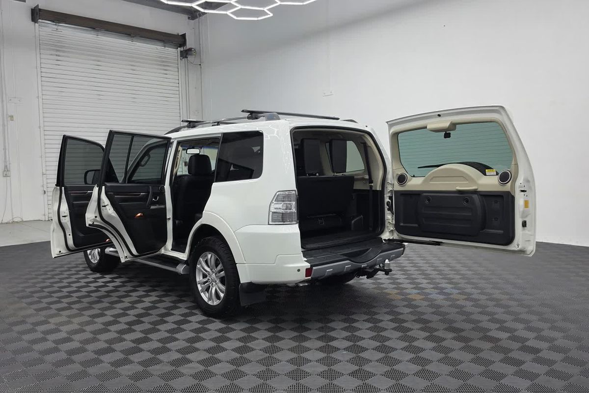 2014 Mitsubishi Pajero Exceed NW