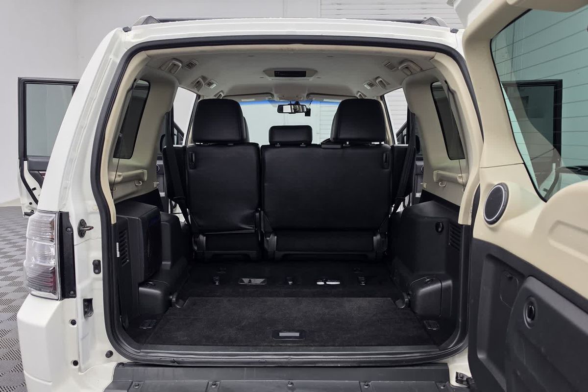 2014 Mitsubishi Pajero Exceed NW