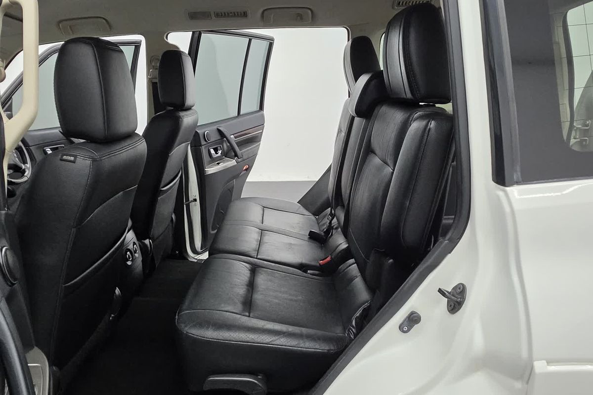 2014 Mitsubishi Pajero Exceed NW