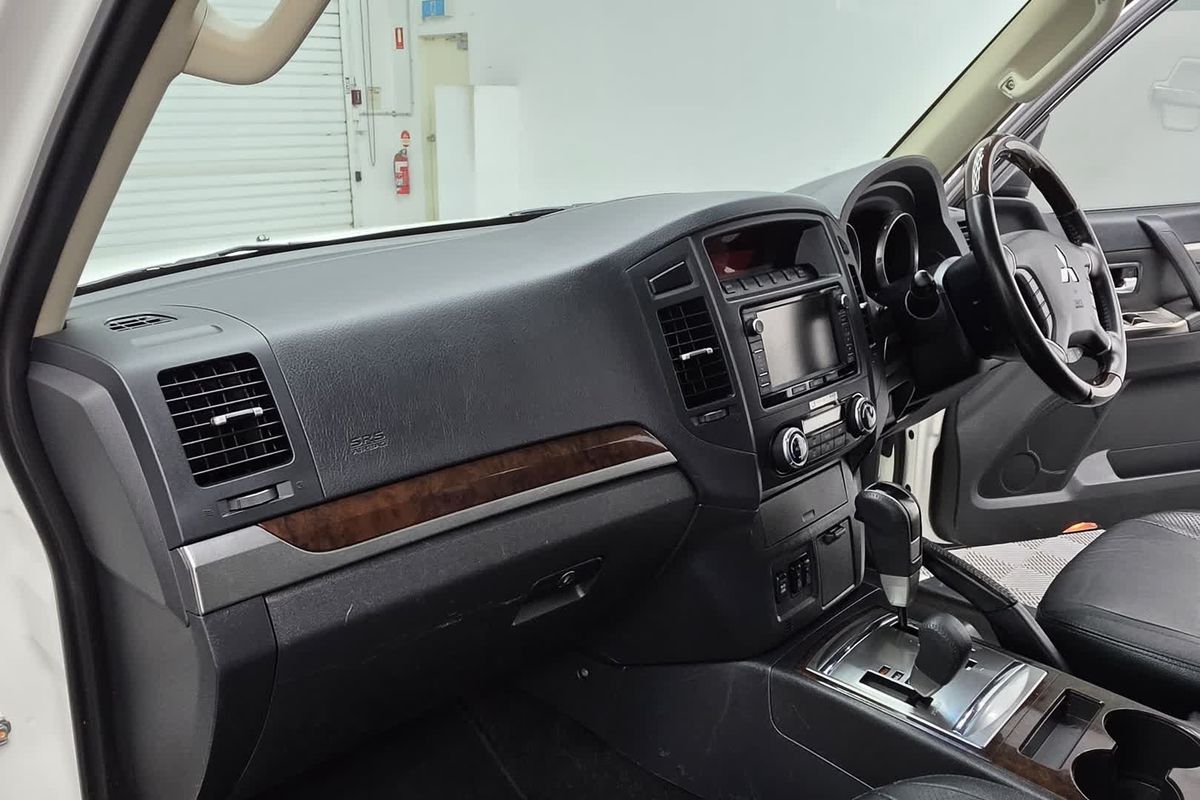 2014 Mitsubishi Pajero Exceed NW